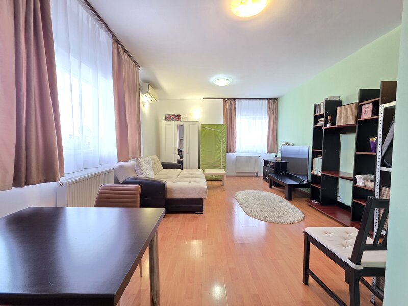 Titan, Complex Rasarit de Soare, loc de parcare inclus